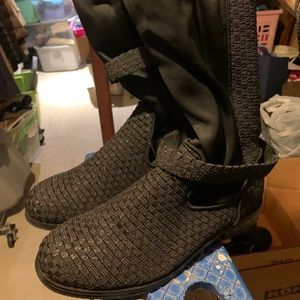 Bernie Mev black boots